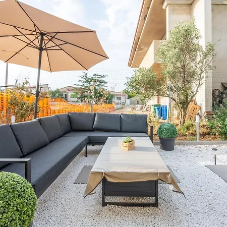 Affittimdoerni - Modern Patio Apartmán