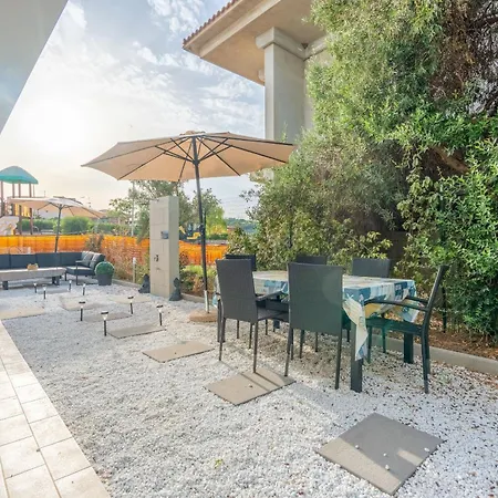 Apartmán Affittimdoerni - Modern Patio Santa Maria