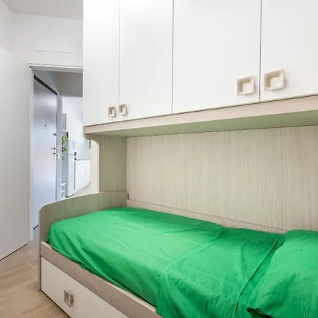 Affittimdoerni - Modern Patio Apartment *
